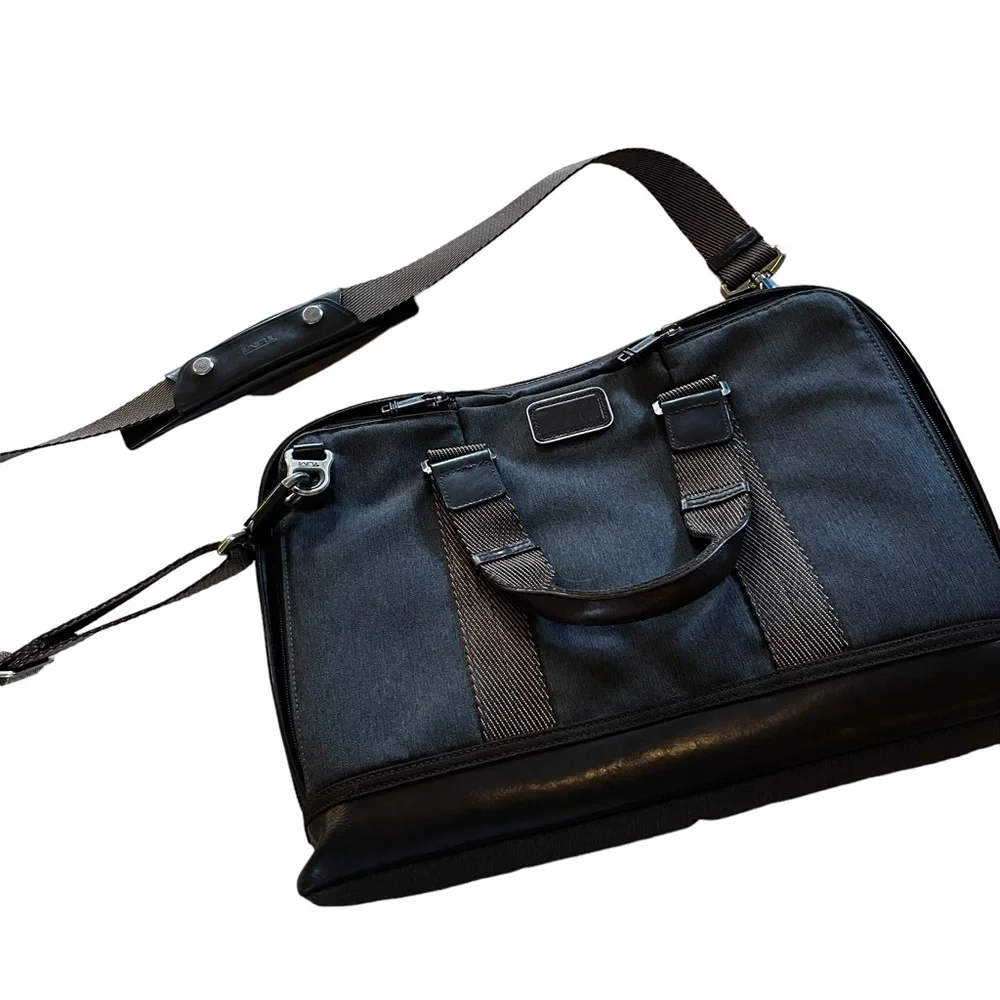 Tumi Alpha Bravo slim commuter brief case laptop bag super clean